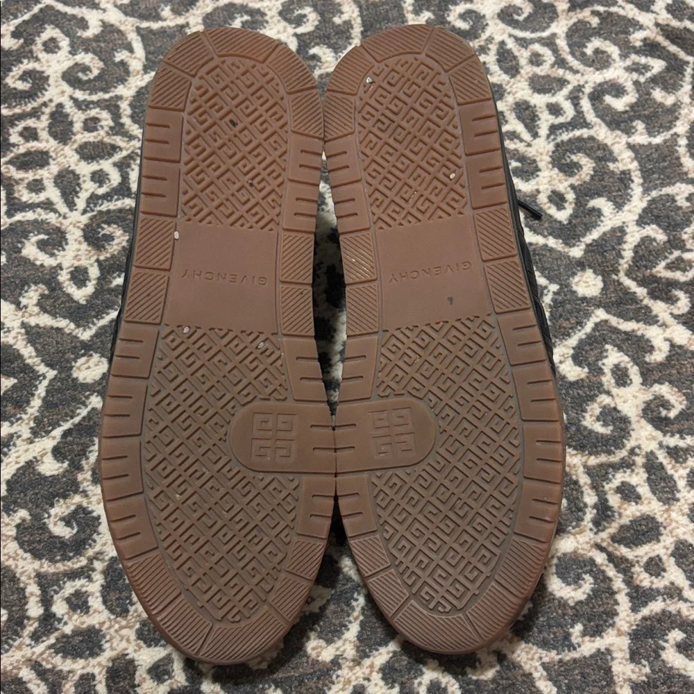 Men’s Givenchy Sneakers - Picture 5 of 7